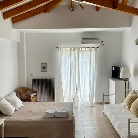 Studio White Apartment Kalamata